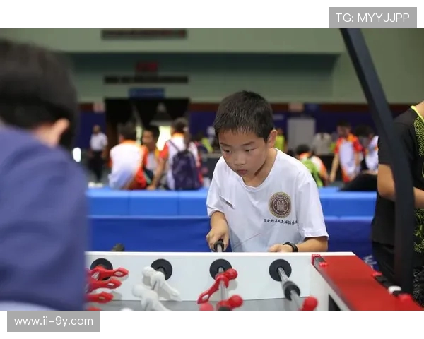 法式桌式足球台：传统与现代融合的桌面竞技新体验